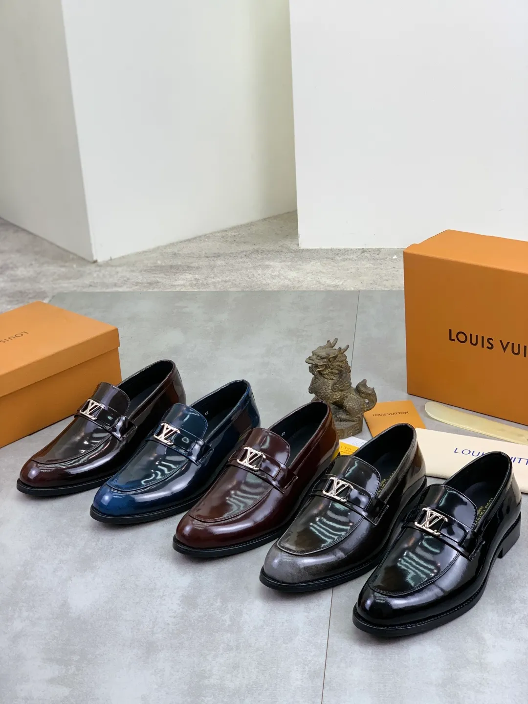 Men's shoes 💰P460💰[New model] Water-dyed cow lining 🆘 LV Louis Vuitton business leather shoes, made of original imported Italian 🇮🇹 calfskin, full cowhide lining, carefully handmade by professional shoemakers, the original version is specially designed for wear-resistant outsole. Standard code: 39-45 5️⃣color🉑️select